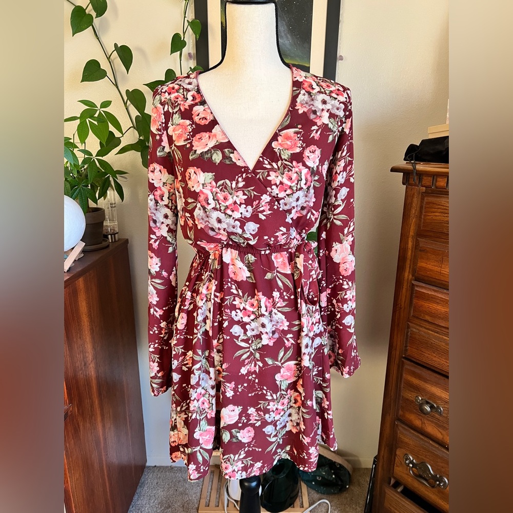 Xhilaration Women’s Red Floral Long Sleeve MIDI dress Size M